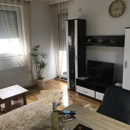 Apartment Mg Lux アパート