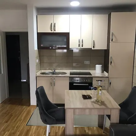 Apartment Mg Lux アパート ビイェリナ