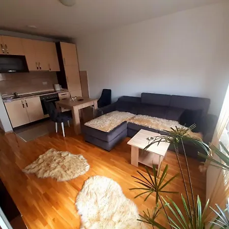 Apartment Mg Lux アパート *
