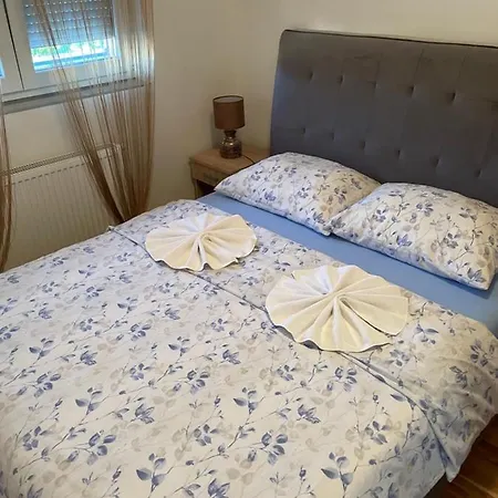 Apartment Mg Lux アパート